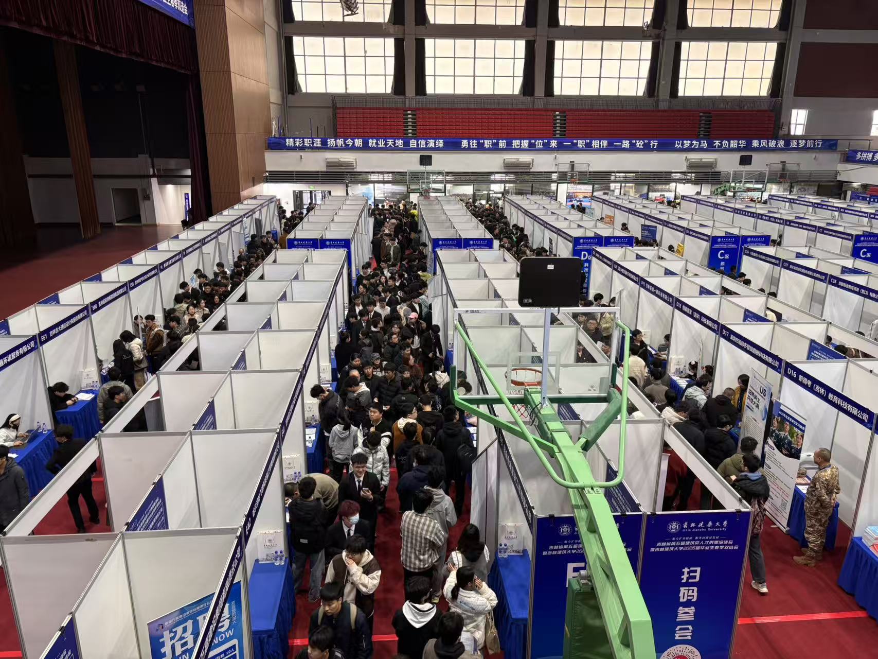 延边州赴长春高校开展引才招聘成效显著